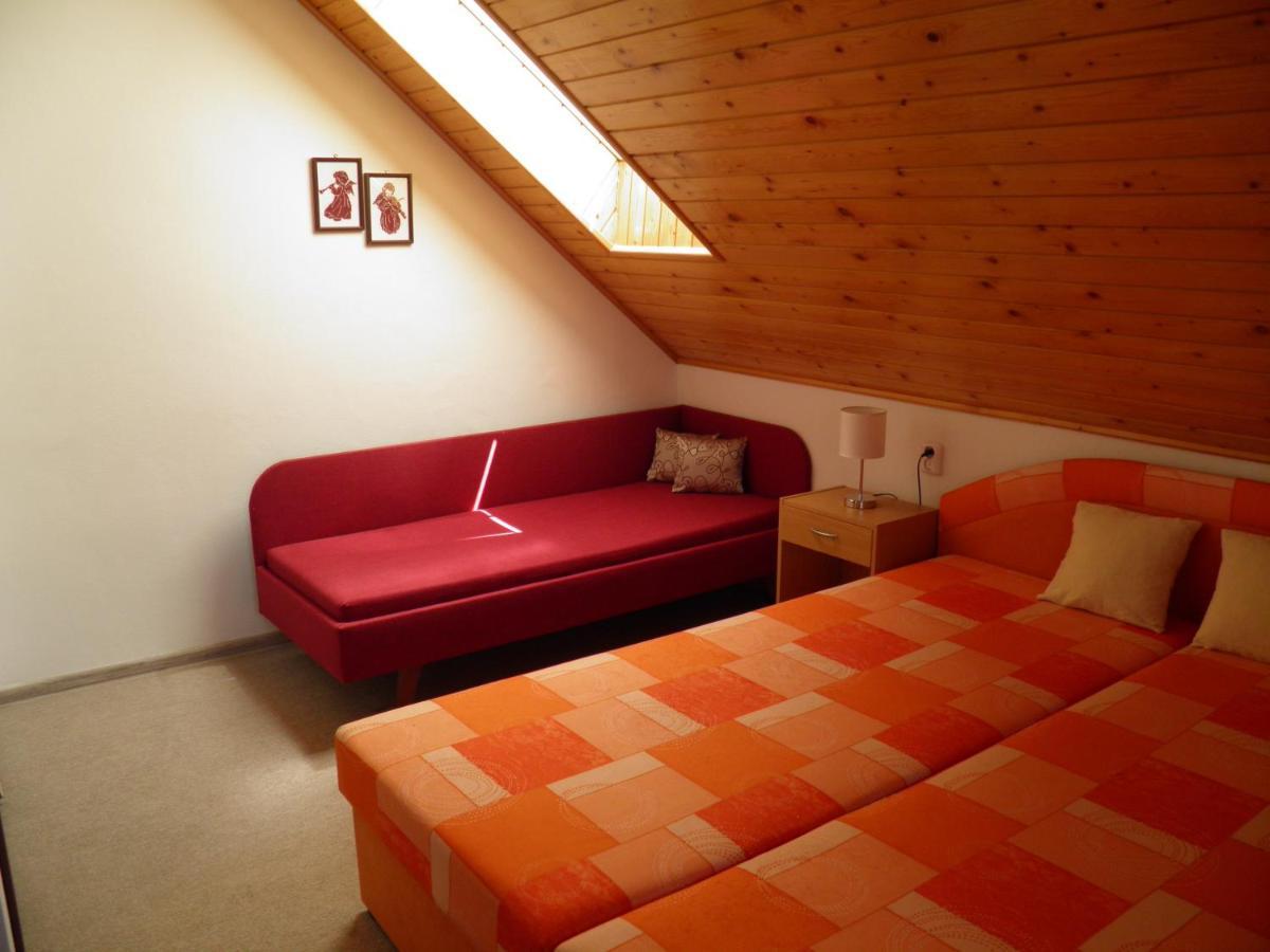 Privat Kovacova Villa จิอาร์ ภายนอก รูปภาพ