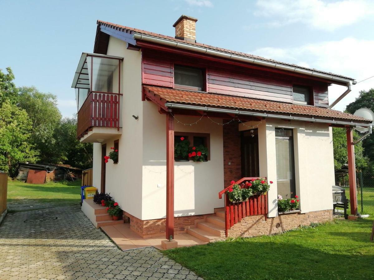 Privat Kovacova Villa จิอาร์ ภายนอก รูปภาพ