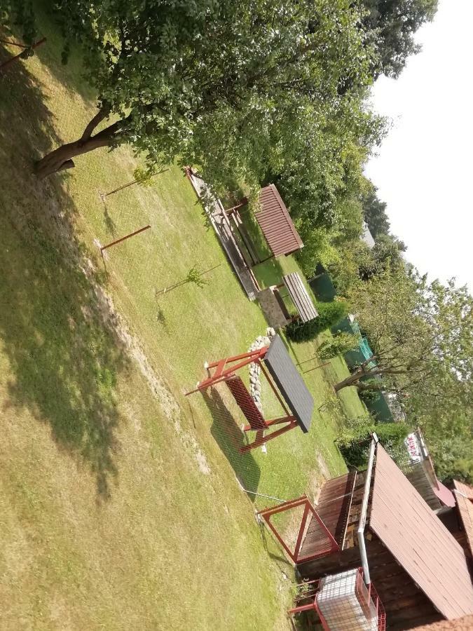 Privat Kovacova Villa จิอาร์ ภายนอก รูปภาพ
